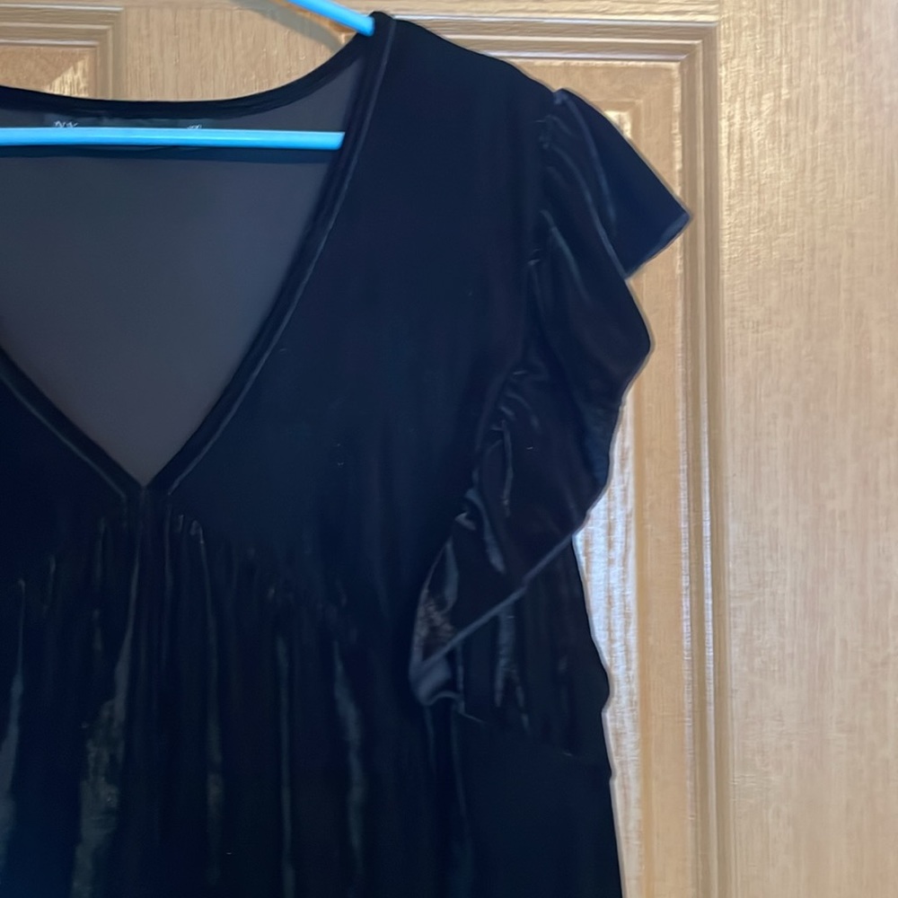 NWOT New York & Company polyester/spandex velvet v-neck top, Size XXL - Picture 2 of 7